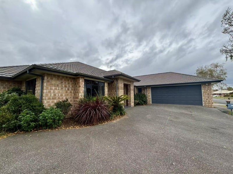 16 Somerton Drive, Huntington, Hamilton - Carousel 2