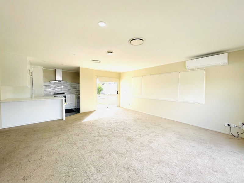 74A Farrelly Avenue, Mount Roskill, Auckland - Carousel 2