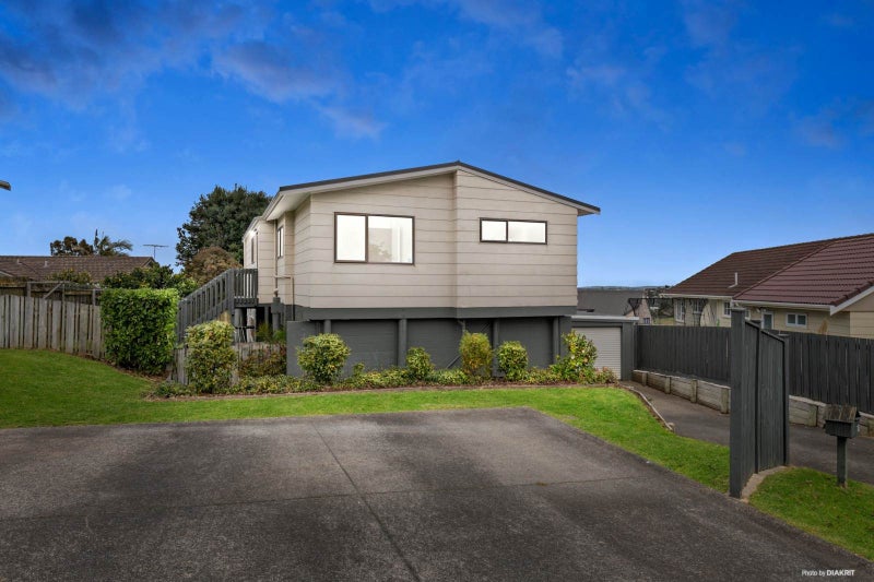 10 Acland Place, Botany Downs, Auckland - Carousel 2