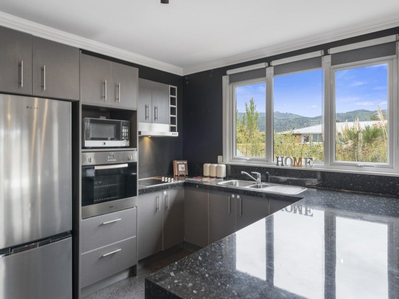 12 Liverpool Street, Trentham, Upper Hutt - Carousel 2