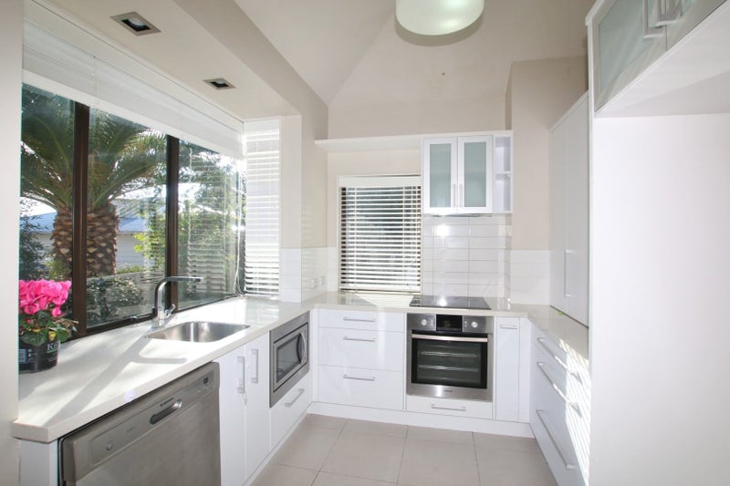 2/24 ARAMOANA Avenue, Devonport, Auckland - Carousel 2