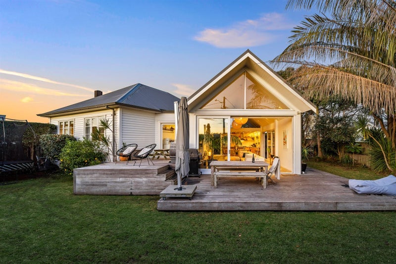 17 Vincent Road, Northcote Point, Auckland - Carousel 1