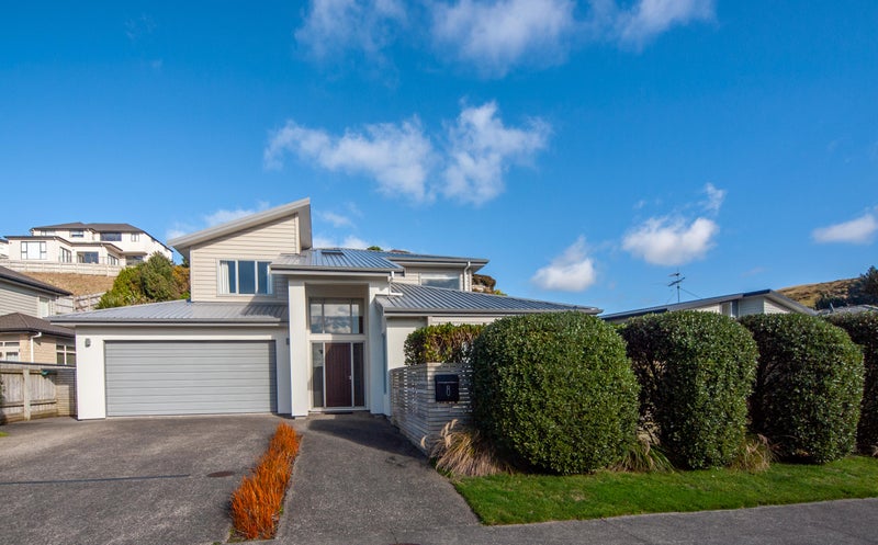 8 Sedgley Grove, Churton Park, Wellington - Carousel 24