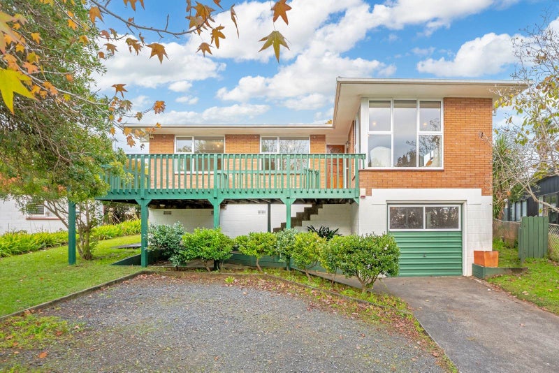 18 Yeoman Place, Howick, Auckland - Carousel 1