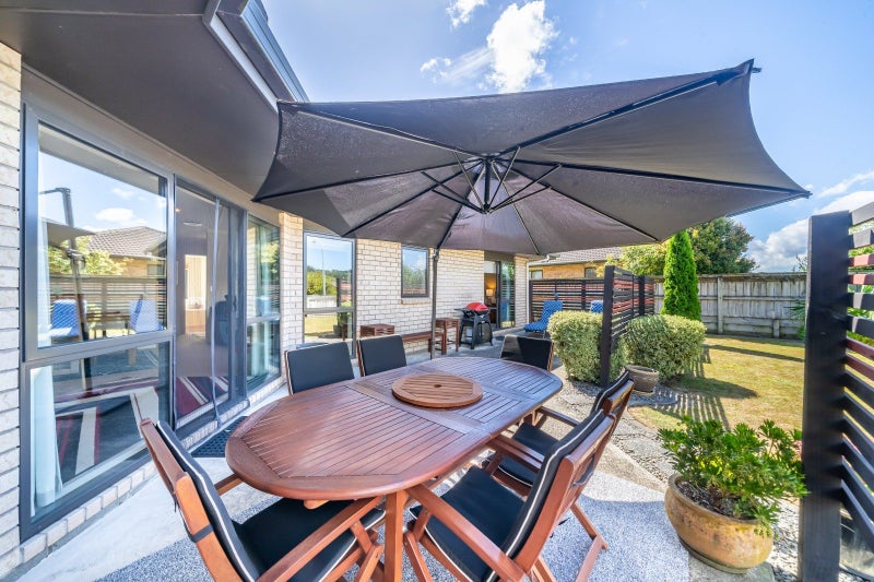 4 Aragon Grove, Kingsley Heights, Upper Hutt - Carousel 2