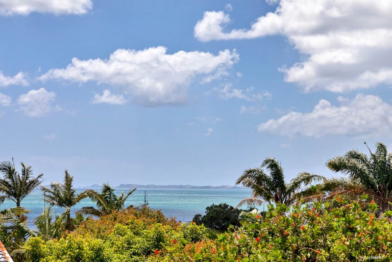 2/27 Rangitoto Terrace, Milford, Auckland - Carousel 2