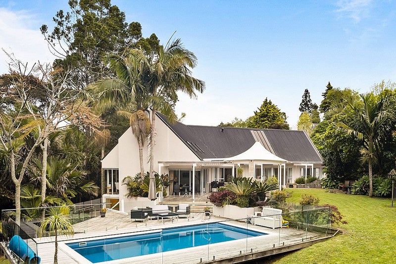 14 Dene Court Lane, Greenhithe, Auckland - Carousel 1