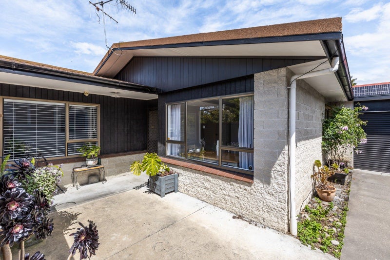 2/2 Church Road, TARADALE, NAPIER - Carousel 1