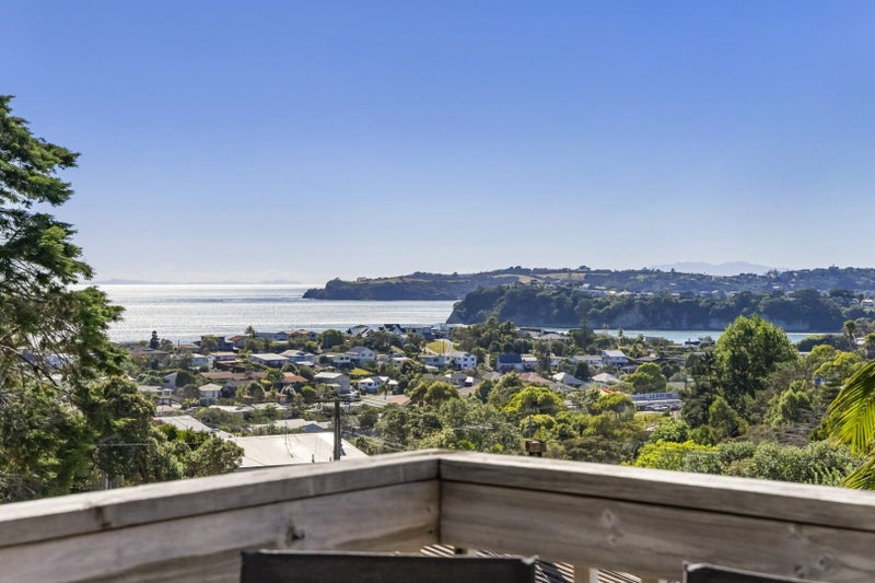 25 Elliston Crescent, Stanmore Bay, Whangaparaoa - Carousel 2
