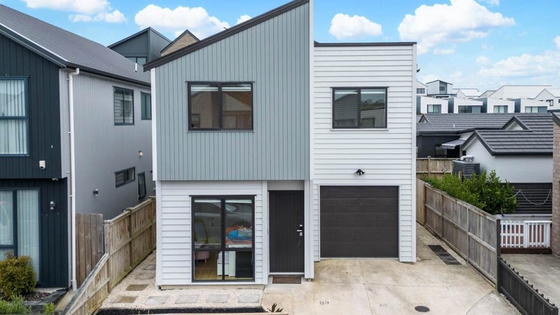 10 Houhora Street, Westgate, Auckland - Carousel 1