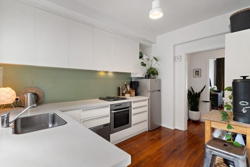 4/2 Salisbury ST, Herne Bay, Auckland - Carousel 2