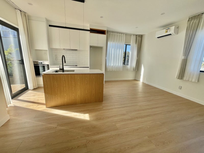 11B Pasteur Place, New Windsor, Auckland - Carousel 2