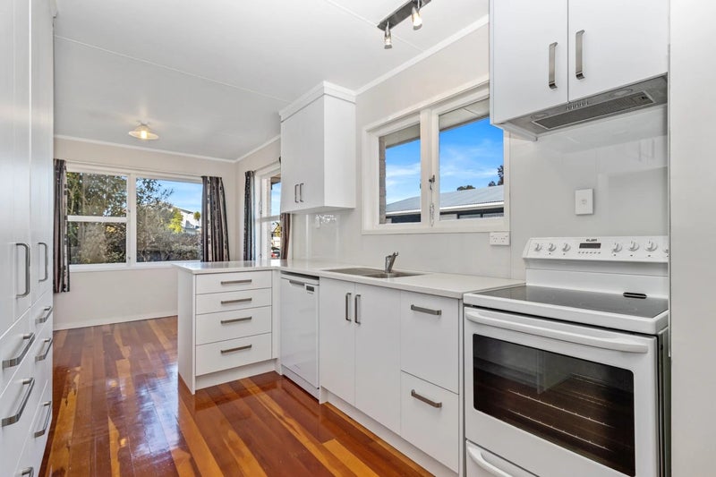 6 Margaret Place, Deanwell, Hamilton - Carousel 2