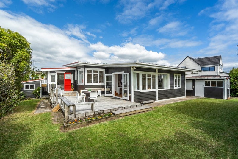 42A Old Lake Road, Narrow Neck, Auckland - Carousel 1