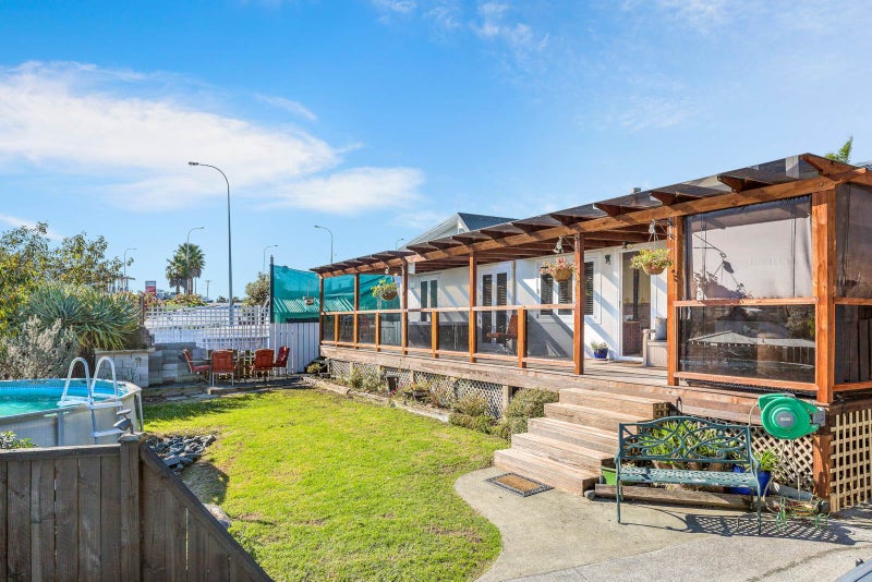 8A Oteha Valley Road, Northcross, Auckland - Carousel 1