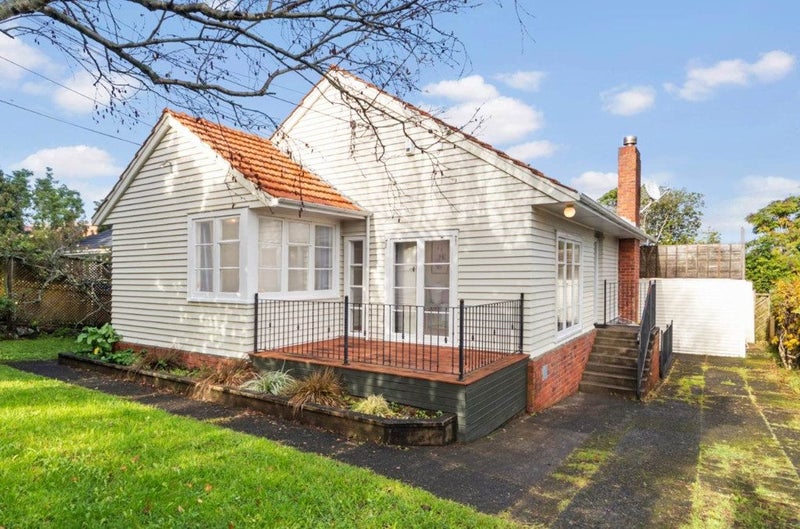 92 Mount Royal Avenue, Mount Albert, Auckland - Carousel 1