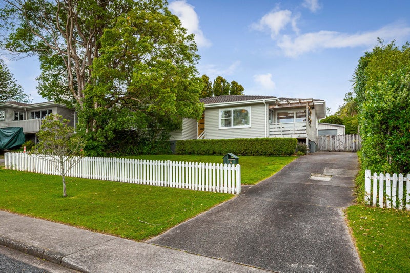 4 BRUNNER Road, Glen Eden, Auckland - Carousel 1