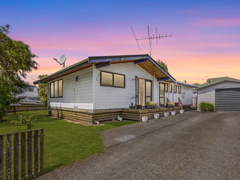 99 Gibbons Street, Ebdentown, Upper Hutt - Carousel 1