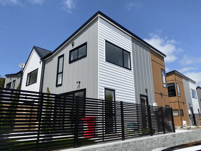 18 Reakes Crescent, Wallaceville, Upper Hutt - Carousel 18