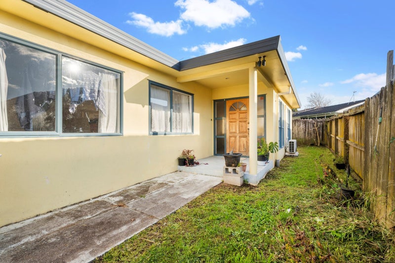 2/13 Gray Avenue, Māngere East, Auckland - Carousel 2