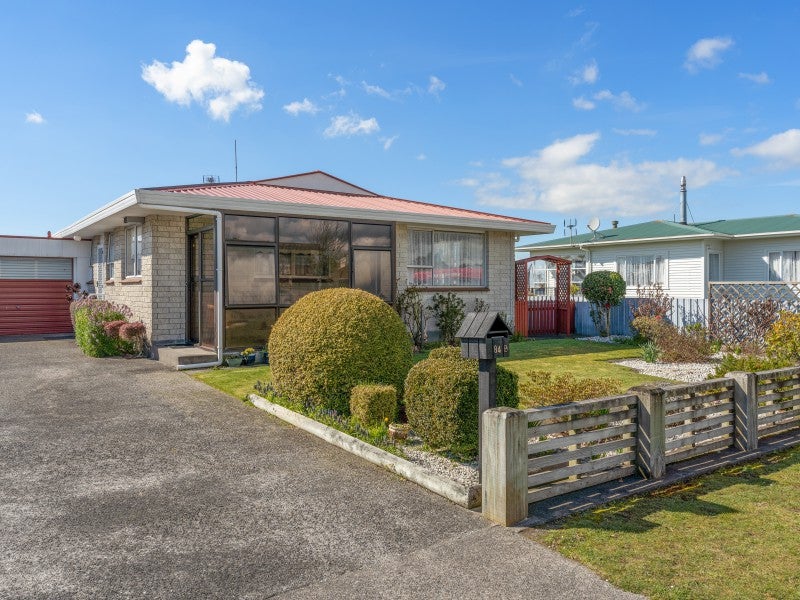 84 Broadway, Stratford - Carousel 1