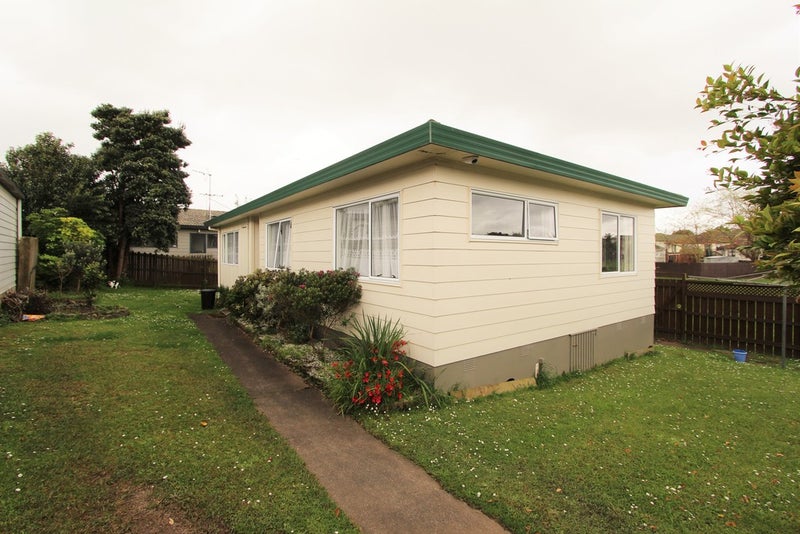 2/65 Etherton Drive, Weymouth, Auckland - Carousel 1