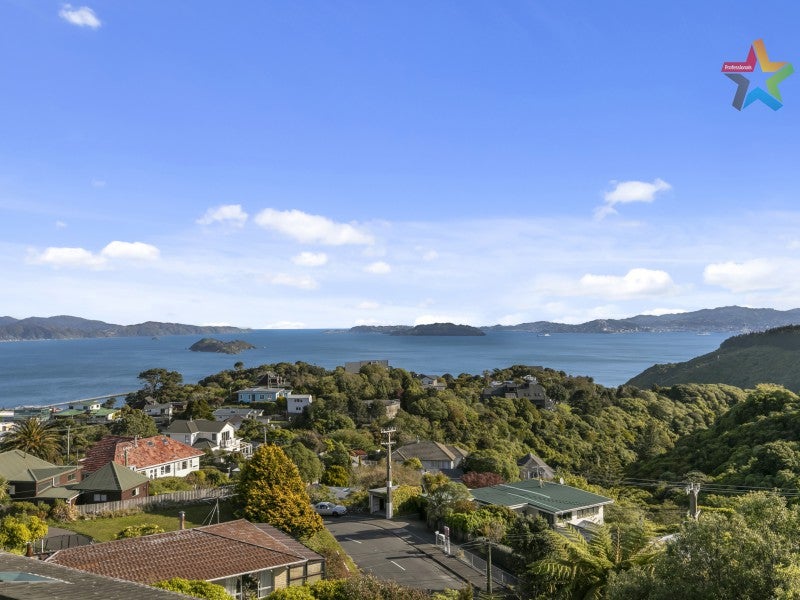 44 Maungaraki Road, Korokoro, Lower Hutt - Carousel 1