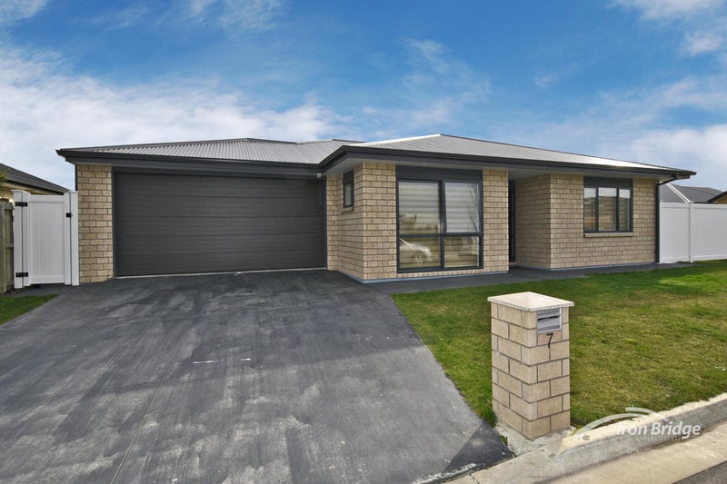 7 James Caird Lane, Wigram, Christchurch - Carousel 15