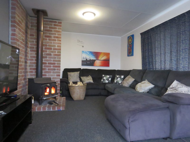 9 Camellia Avenue, Bell Block, New Plymouth - Carousel 2