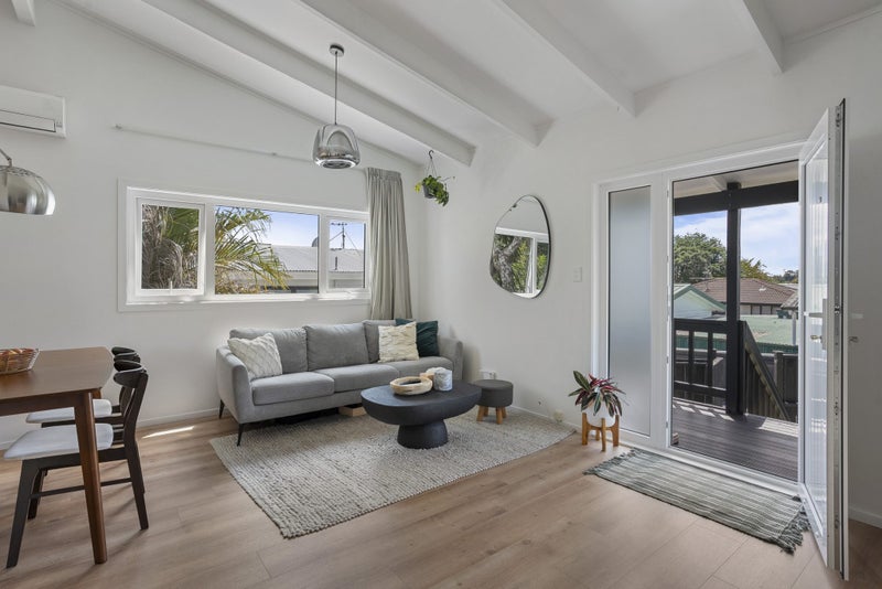 12A Fifth Avenue, Mount Albert, Auckland - Carousel 2