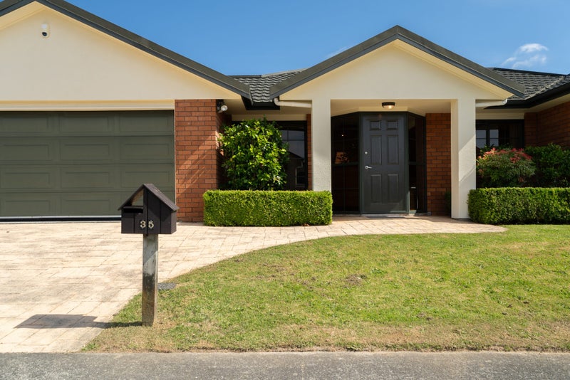 35 Ring Lane, Paparangi, Wellington - Carousel 2