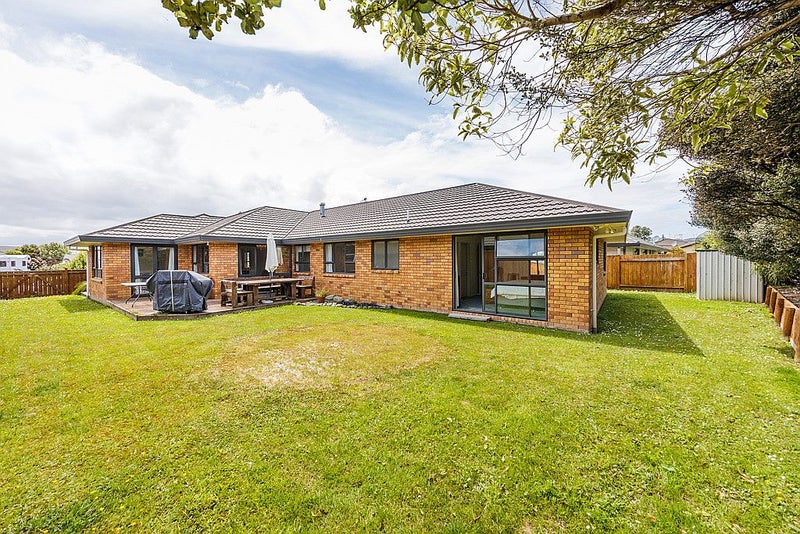 14 Woodgate Court, Fitzherbert, Palmerston North - Carousel 2