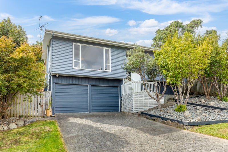 5 Meridian Way, Whitby, Porirua - Carousel 1