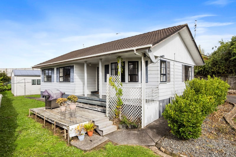 15 Landsdale Place, Massey, Auckland - Carousel 2