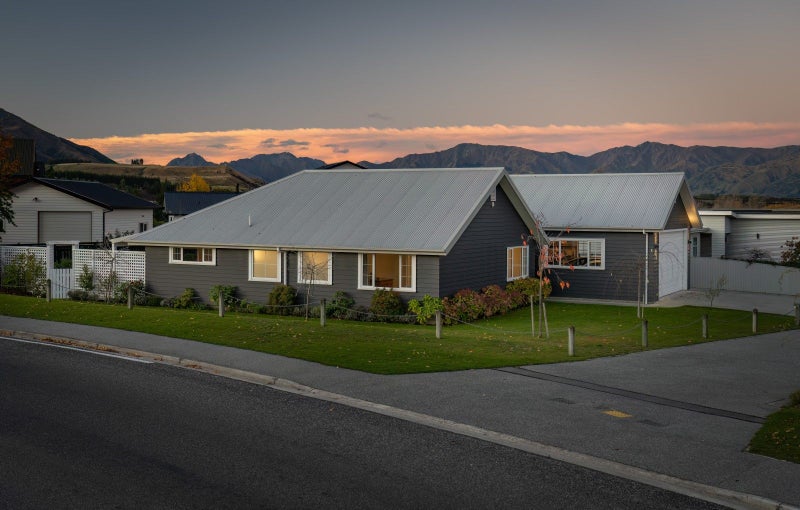 1 Ivy Lane, Albert Town, Wanaka - Carousel 1