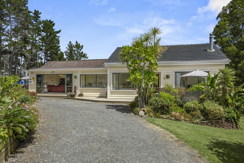 1258 East Coast Road, Albany - Carousel 1