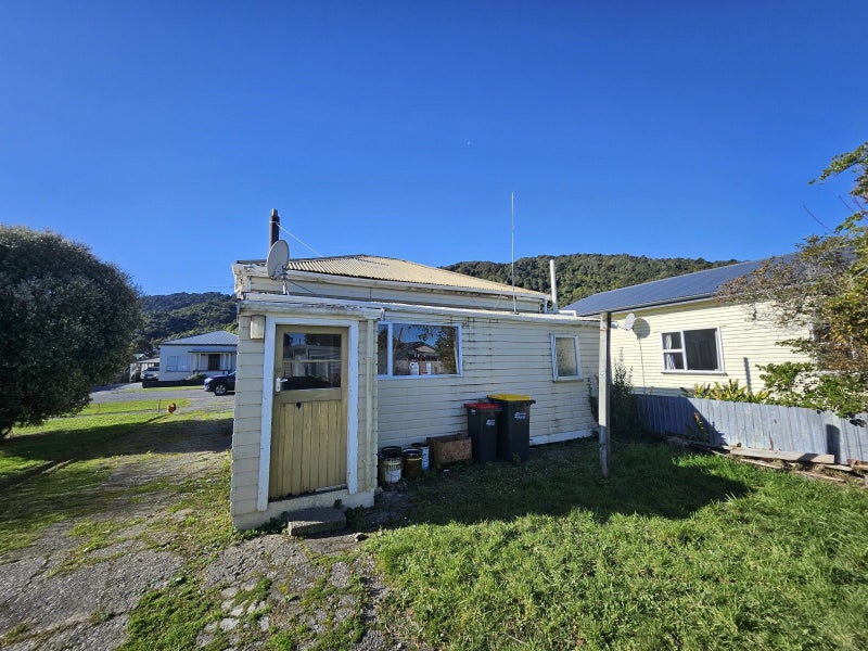 70 Fox Street, Cobden, Greymouth - Carousel 8