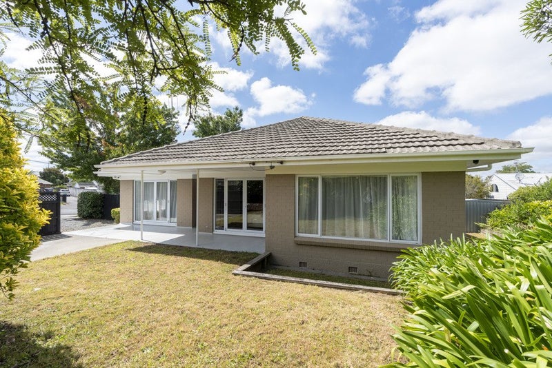 11 Forest Lake Road, Forest Lake, Hamilton - Carousel 1
