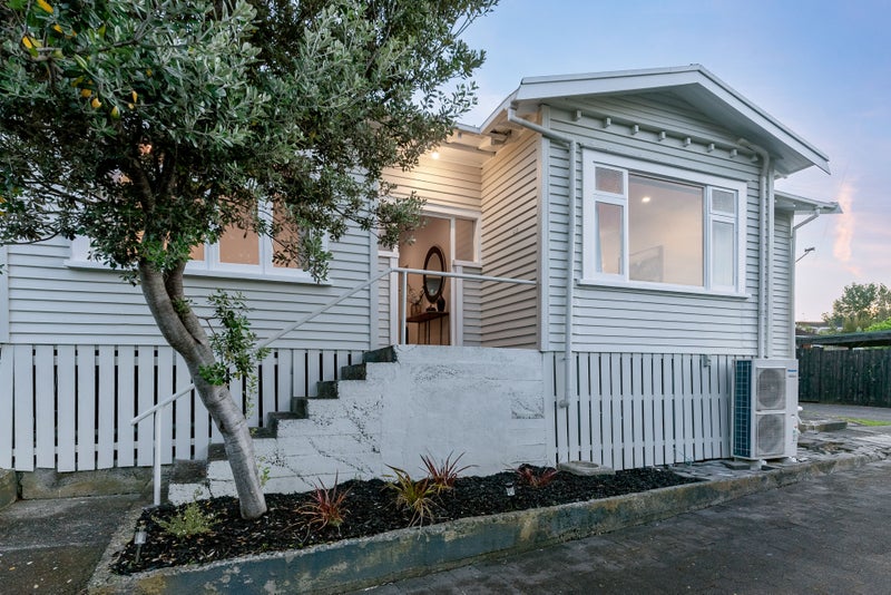 82 School Road, Morningside, Auckland - Carousel 1