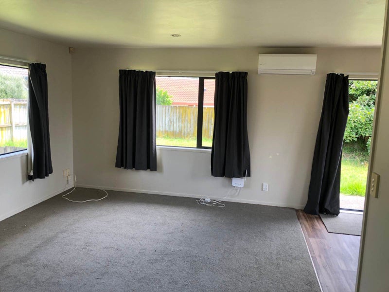 14 Rebecca Rise, Weymouth, Auckland - Carousel 2