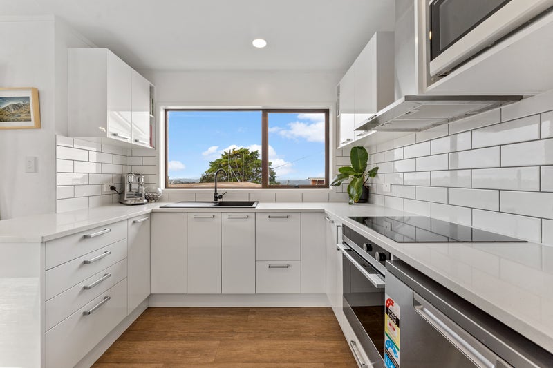 2/118 Browns Bay Road, Rothesay Bay, Auckland - Carousel 1