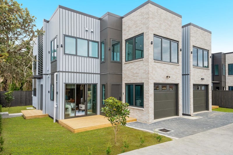 42 Church Road, Mangere Bridge, Auckland - Carousel 1