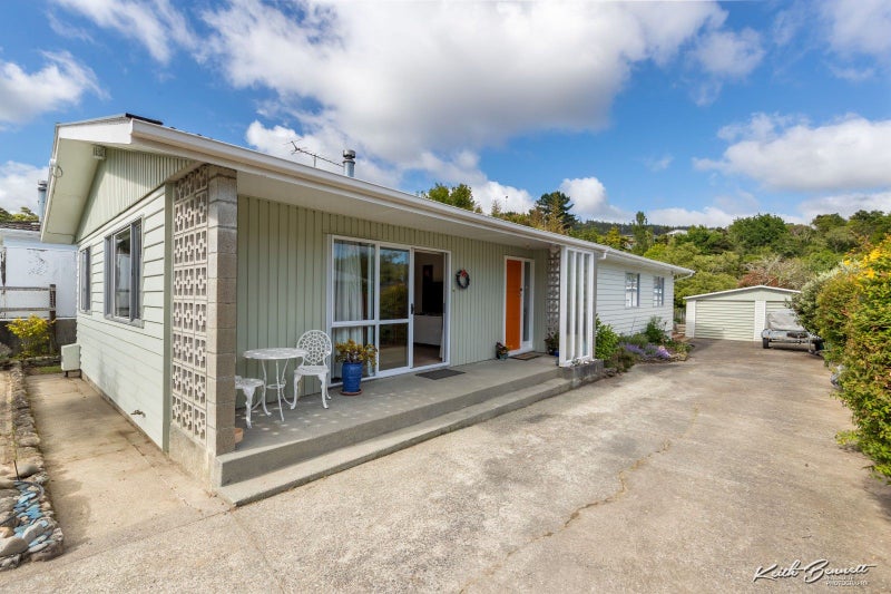 22 Blue Mountains Road, Silverstream, Upper Hutt - Carousel 1