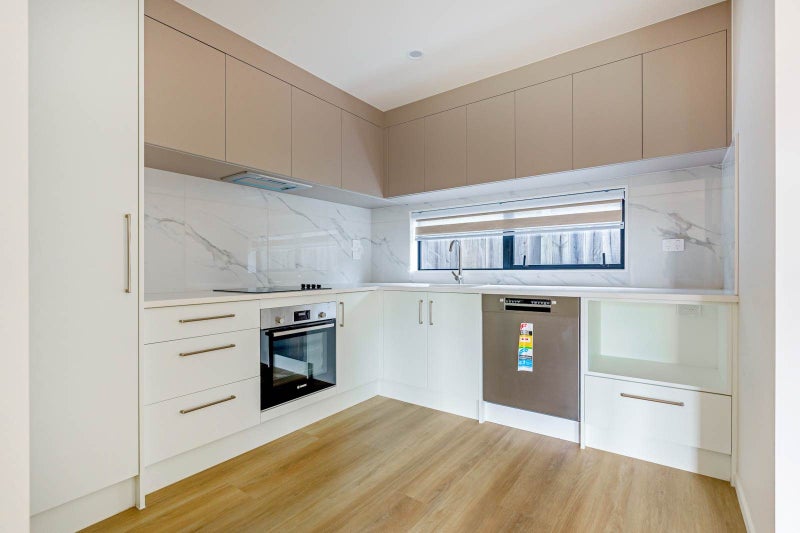 8/3 Pinefield Road, Whenuapai, Auckland - Carousel 1