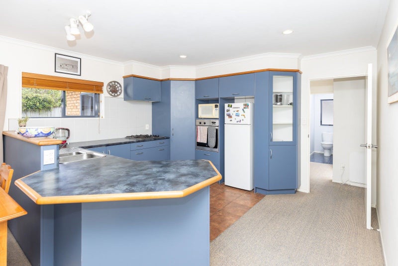 61 Saint James Drive, Huntington, Hamilton - Carousel 2