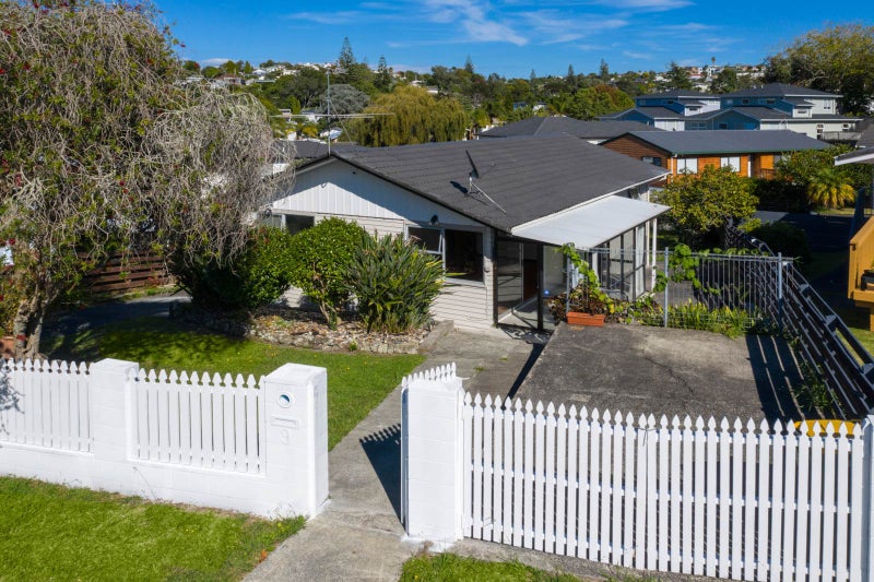 9 McHardy Place, Glenfield, Auckland - Carousel 1