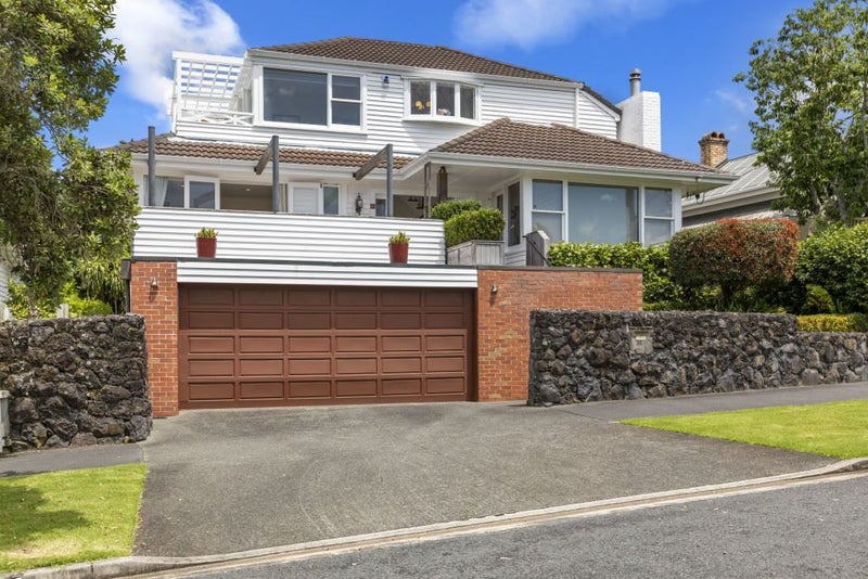 31 Seaview Avenue, Northcote, Auckland - Carousel 1
