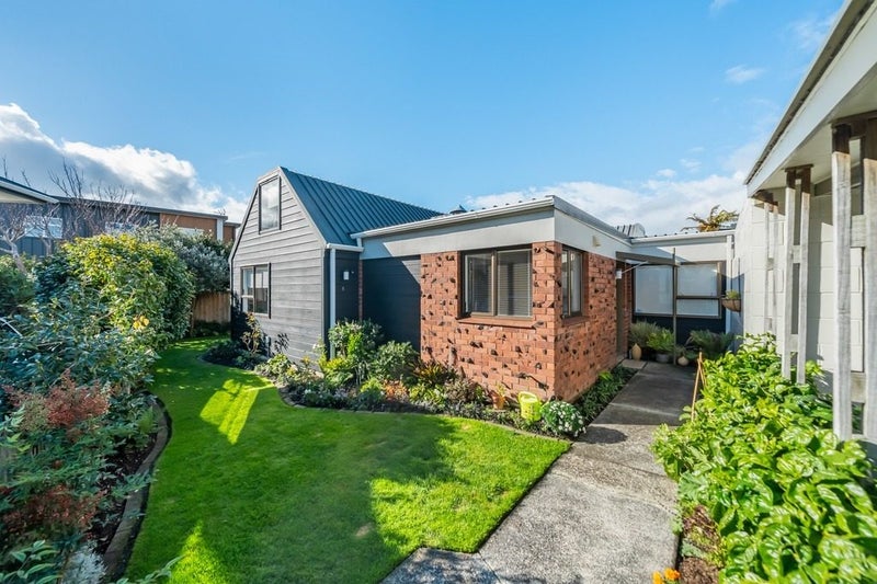 4/5A Bloomfield Terrace, Hutt Central, Lower Hutt - Carousel 1