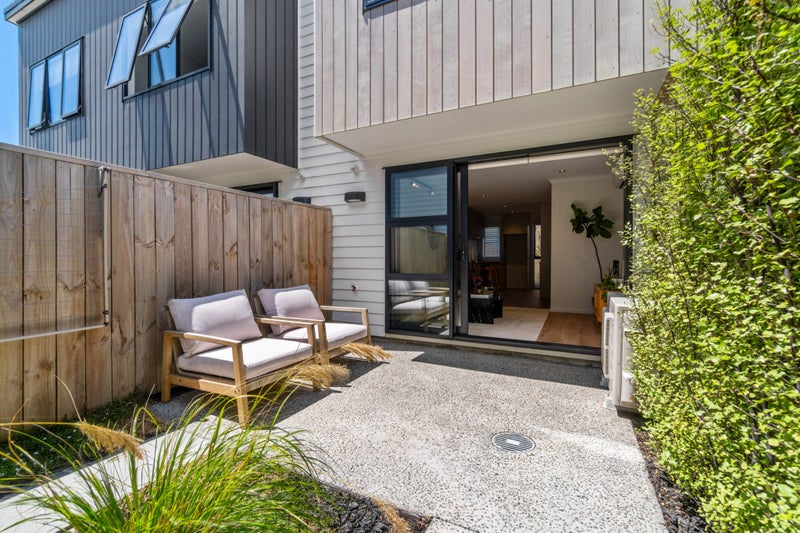 1092C Great North Road, Point Chevalier, Auckland - Carousel 1