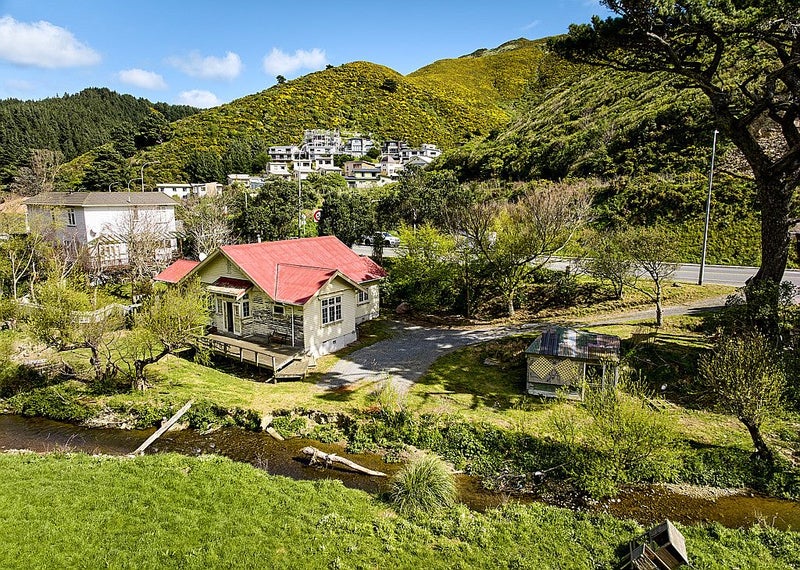 204 Happy Valley Road, Owhiro Bay, Wellington - Carousel 2